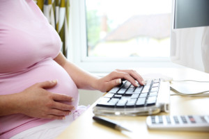 pregnant woman looking for information on the internet